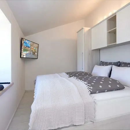 Selma Villa *