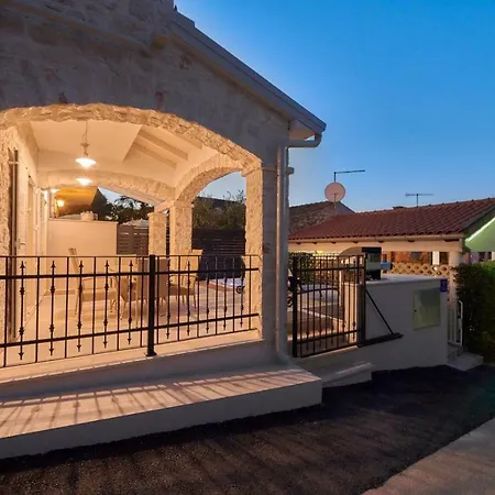 Selma Villa *