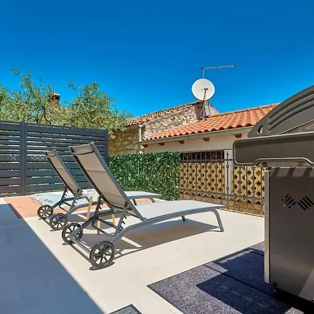 Selma Villa *